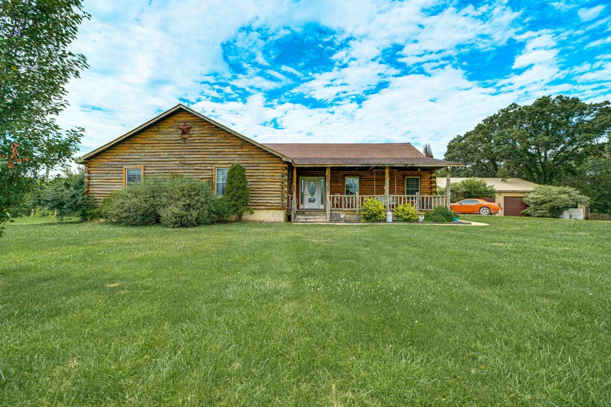 Spacious Ozarks Family Home - Private Pool And Grill Bourbon Exterior photo